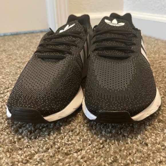 Adidas Swift Run 22’s - Picture 5 of 5